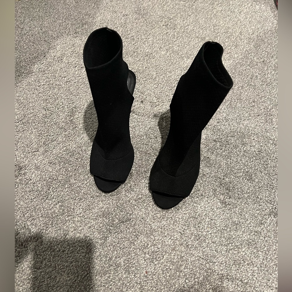 Peek a boo booties!